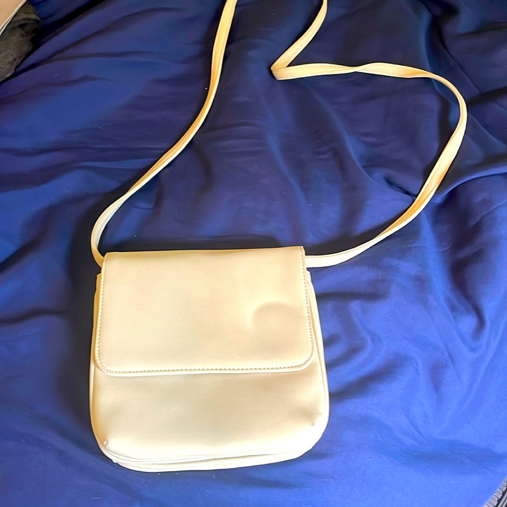 Vintage cream colored small purse for evenings out. Roomy with lots of space!